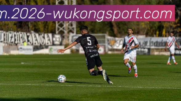 东契奇与里夫斯现场观战布朗尼G联盟比赛展现篮球热情与友谊